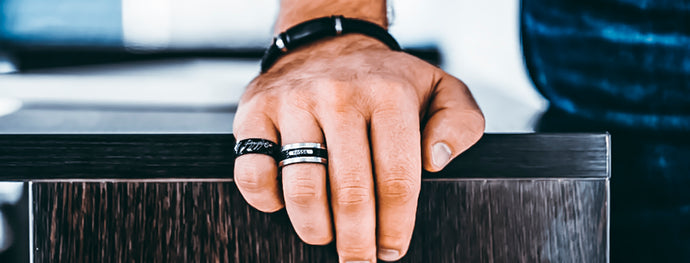 男士黑縞瑪瑙戒指及其有益特性